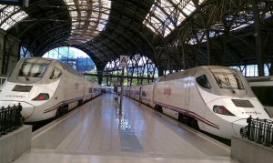 Dos S130 en Barcelona-Estació de França, esperando hacer un servicio Euromed